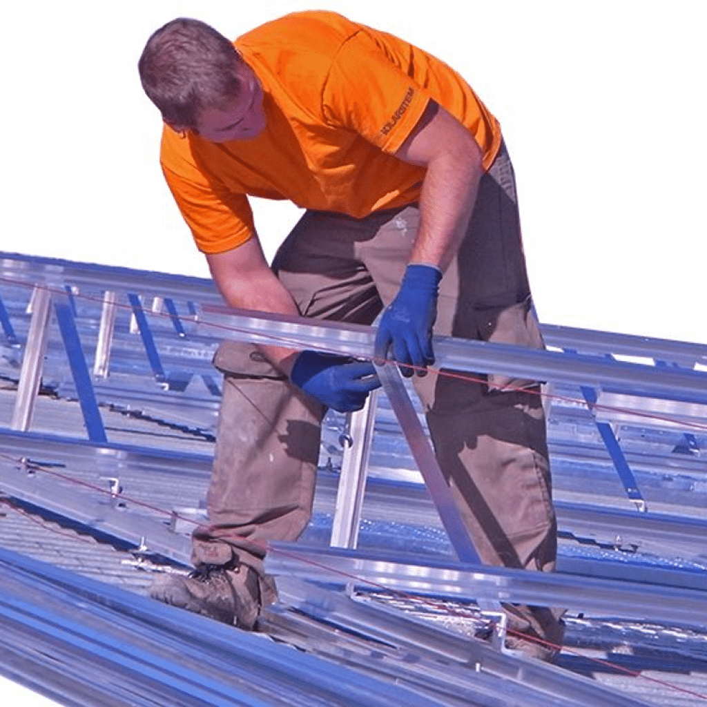 Montaje de estructuras para paneles solares en marquesinas · Solarstem