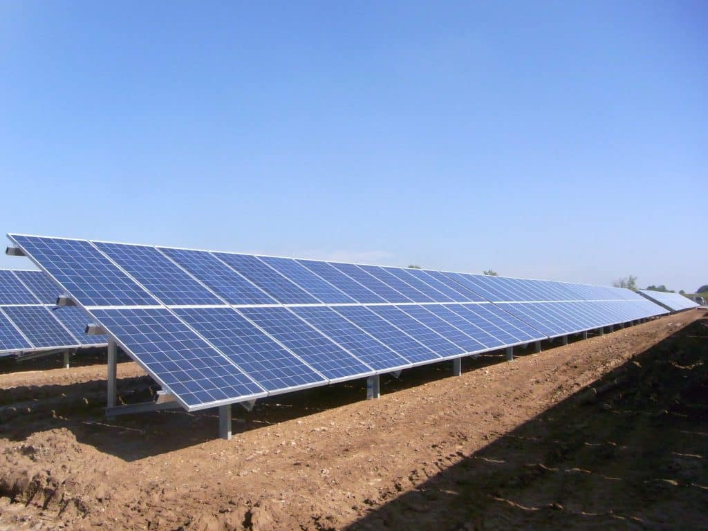 Diseño y fabricación de estructuras para placas solares en huertas solares · Solarstem