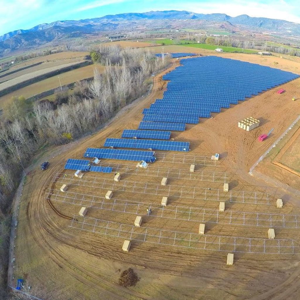 Diseño, fabricación y montaje de estructuras para placas solares en huertas solares · Solarstem